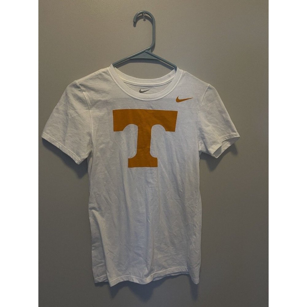 DRI FIT NIKE UNIV. OF TENNESSEE GRAPHIC LOGO T-SHIRT. SIZE MENS XS Womens small